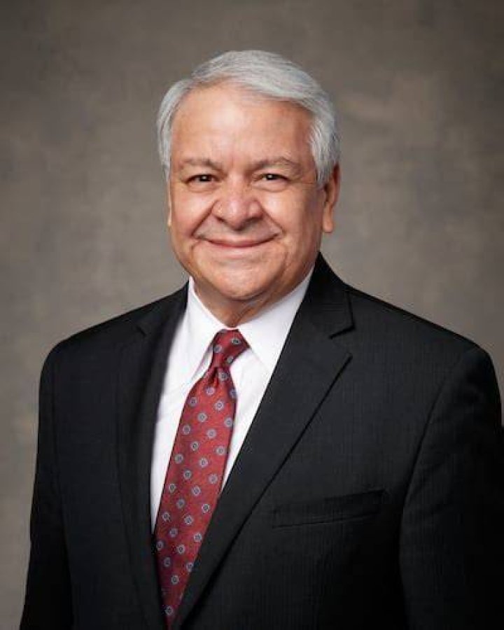 Benjamin De Hoyos ·