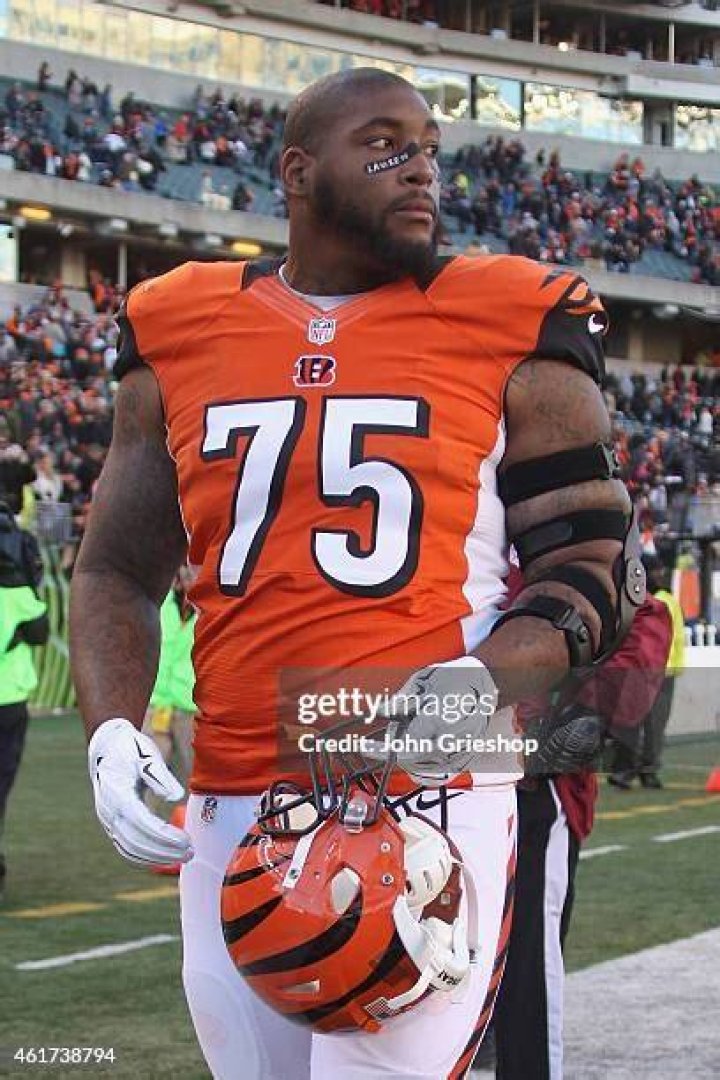 Devon Still Resigned to Cincinnati Bengals to Pay for Daughter&rsquo;s