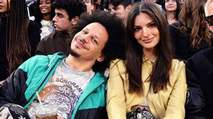 Emily Ratajkowski & Eric Andre Pose Naked On Valentines Day Hollywood Life ·
