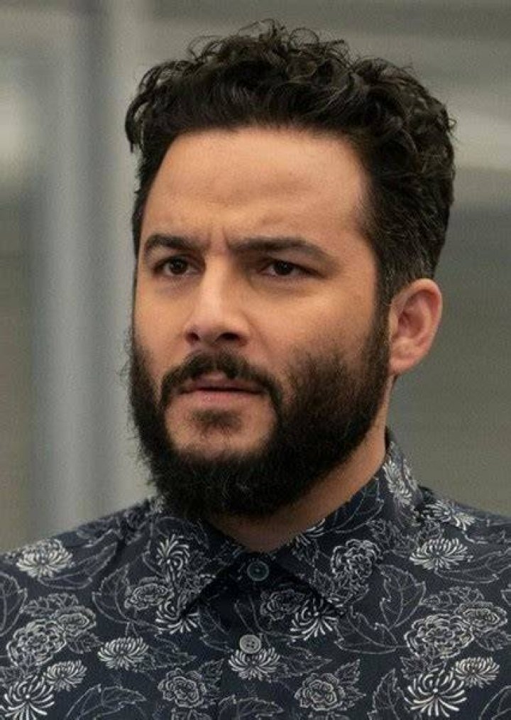 Ennis Esmer Bio, Wiki, Net worth, Wife, Girlfriend, Relationship, Career ·