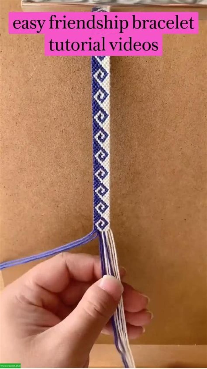 How to Make a Friendship Bracelet Friendship bracelets diy, Bracelet