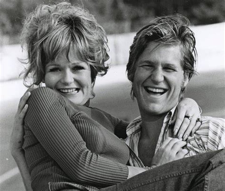 Is Valerie Perrine Dating Anyone, Who Is Her Husband Or Boyfriend? ·