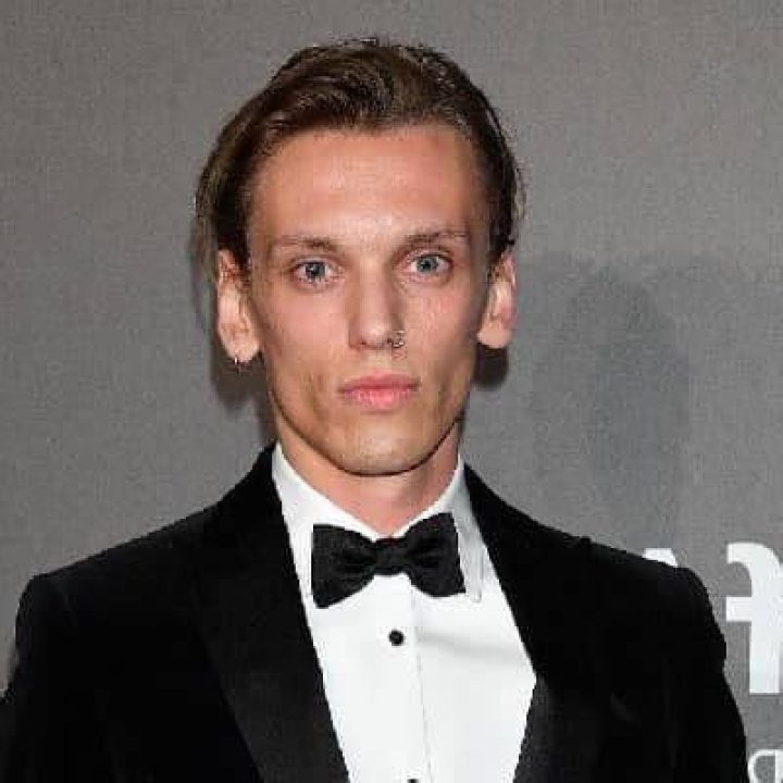 Jamie Campbell Bower- Wiki, Bio, Age, Height, Net Worth, Girlfriend