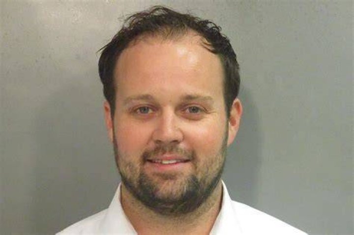Josh Duggar tossed into solitary, could spend months without calls after sneaking phone into prison ·