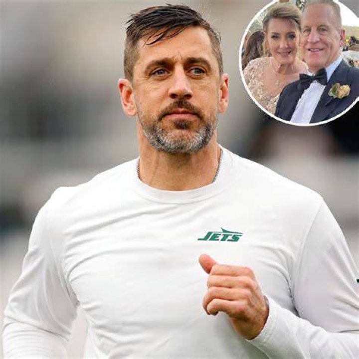 Meet Aaron Rodgers' parents and siblings