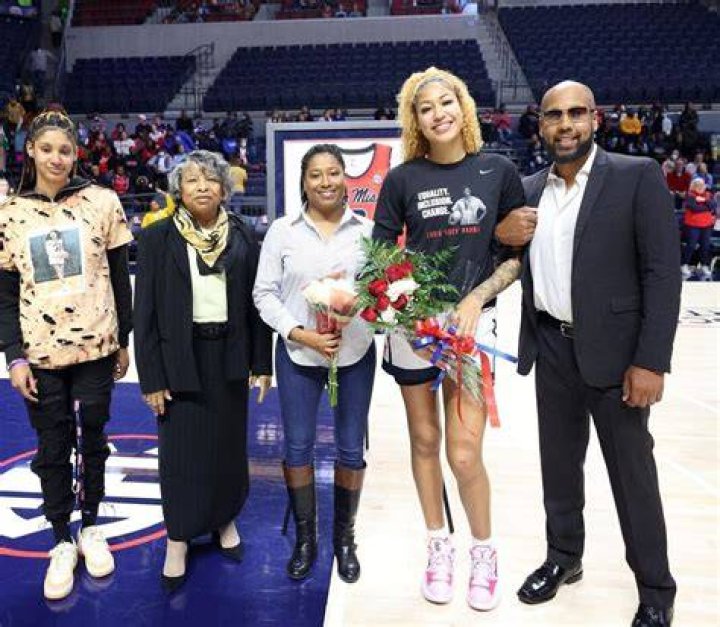 Meet Shakira Austin Parents David And Jessica, Ethnicity And Age