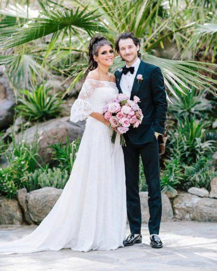 Molly Tarlov, Daughter of Mark Tarlov! Know About Her Husband, Baby, Wedding, Weight Loss, Height, N ·