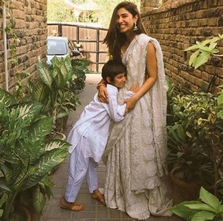 Who Is Mahira Khan Son Father?, Net-worth